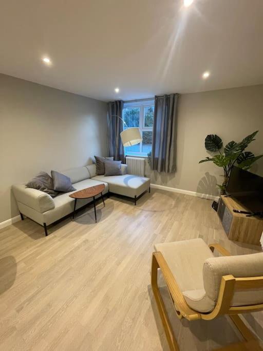Apartmán Marvellous New Build 2 Bed Flat - 1 Ophelia Court Epsom Exteriér fotografie