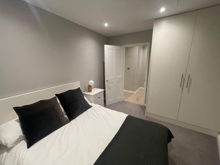 Apartmán Marvellous New Build 2 Bed Flat - 1 Ophelia Court Epsom Exteriér fotografie